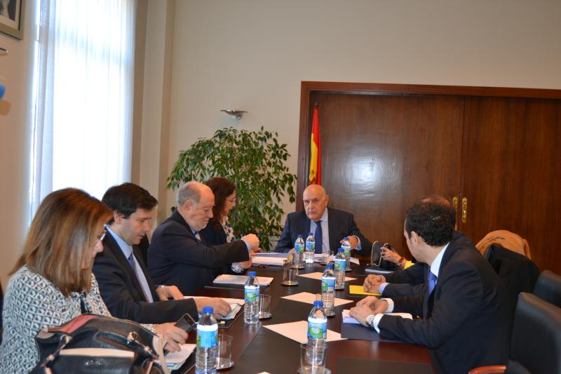 Foto reunión entre el subsecretario del Ministerio del Interior y el consejero de la Presidencia del Principado de Asturias
