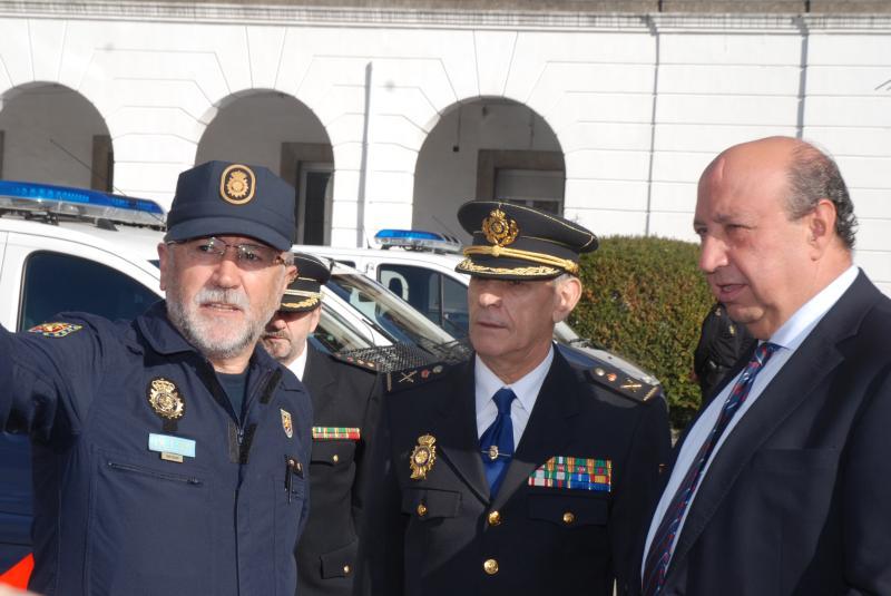 Foto visita a Asturias del director General de la Policía.