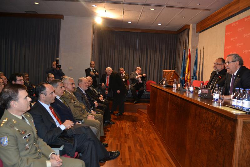 Pregón de la Semana Santa de Oviedo 2016, acto al que asistió el delegado del Gobierno.