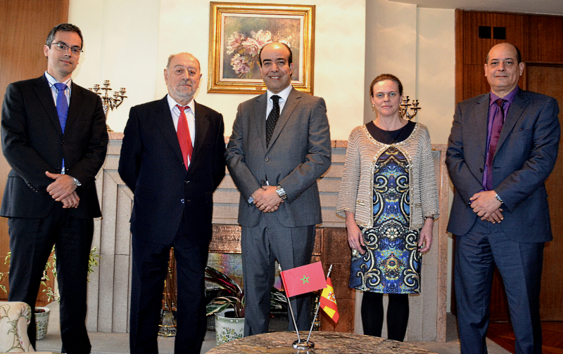 El delegado del Gobierno recibe en la sede de la Delegación del Gobierno al cónsul de Marruecos en Bilbao.