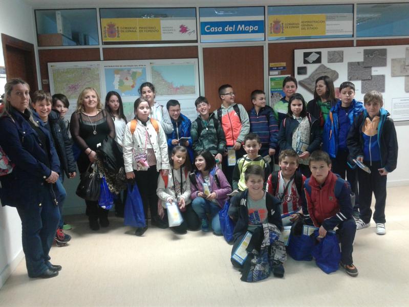Estudiantes de 5º de primaria del Colegio Público Darío Frean de Coaña han visitado las instalaciones del Servicio Regional del Instituto Geográfico Nacional en Asturias en la Delegación del Gobierno.