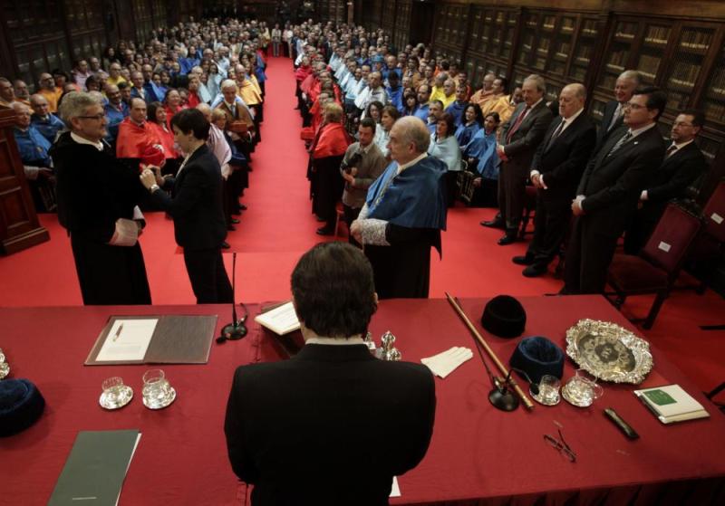 El delegado del Gobierno asistió al acto de toma de posesión del rector de la Universidad de Oviedo.