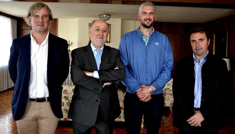 Reunión en la Delegación del Gobierno con los alcaldes de la Comarca de los Oscos, galardonada como Pueblo Ejemplar, en la edición de los Premios Princesa de Asturias 2016.