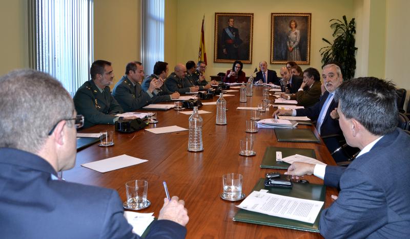 Reunión entre la Delegación del Gobierno en Asturias y la Subdelegación del Gobierno en León, para coordinar la campaña de Vialidad Invernal 2016-2017.