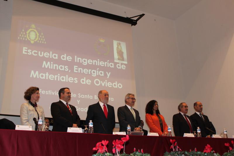 El delegado del Gobierno asistió al Acto Académico de entrega del diploma a los estudiantes de la quincuagésima promoción de Ingeniero de Minas.