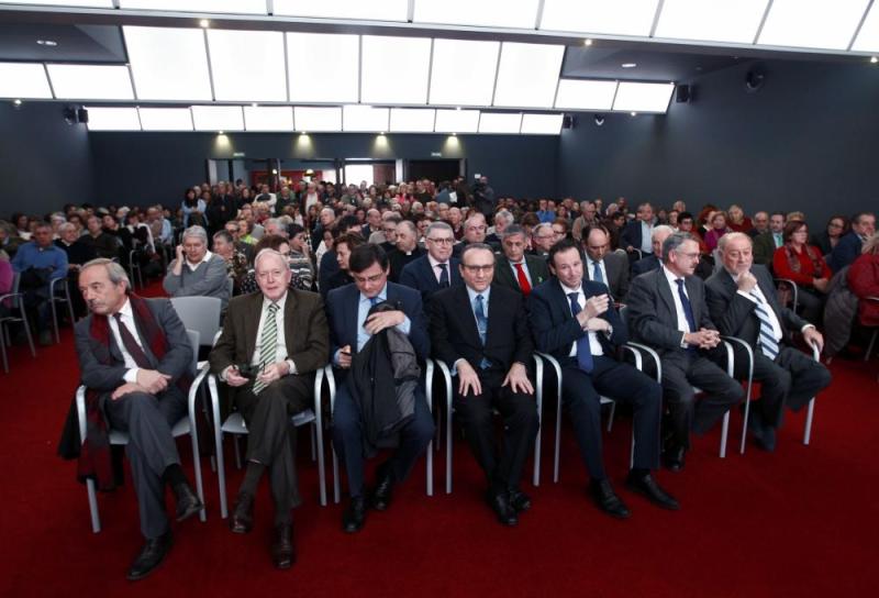 Celebración del 80º aniversario del periódico La Nueva España con la asistencia, entre otras autoridades civiles y militares, del delegado del Gobierno.