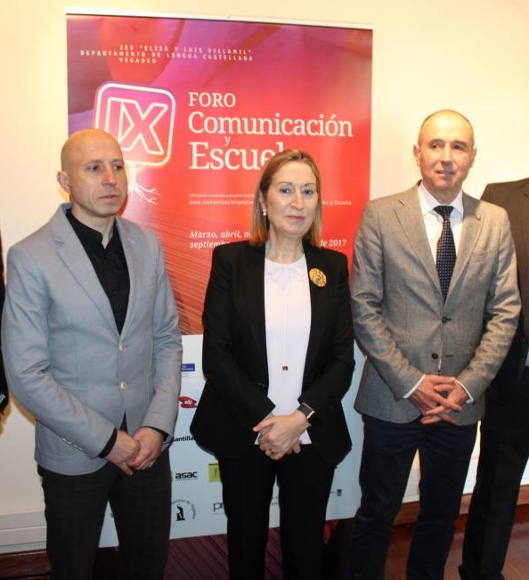 El delegado del Gobierno acompañó a la  presidenta del Congreso de los Diputados que visitó Vegadeo con el fin de impartir la primera conferencia del IX Foro Comunicación y Escuela.