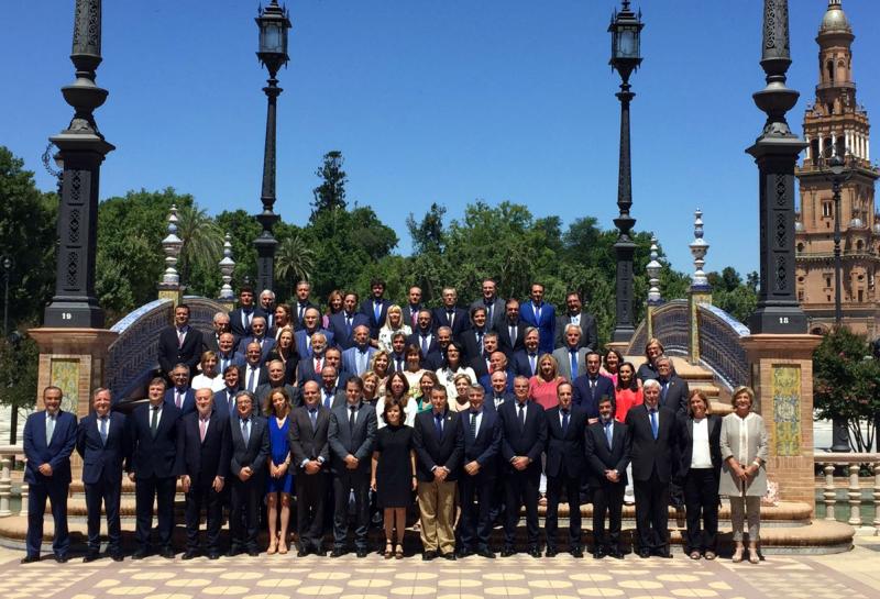 Foto de familia delegados y subdelegados del Gobierno