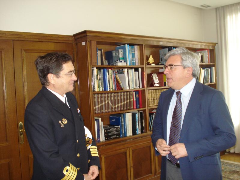 El Delegado del Gobierno se reúne con el comandante de Marina de Asturias