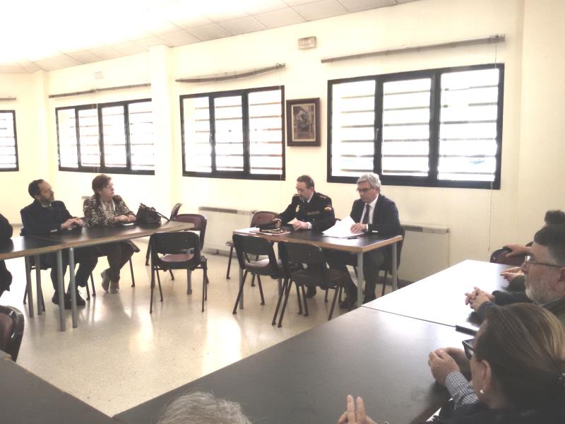 El delegado del Gobierno “comprende la preocupación” de los vecinos y se compromete a reforzar la presencia de la Policía Nacional en Colloto