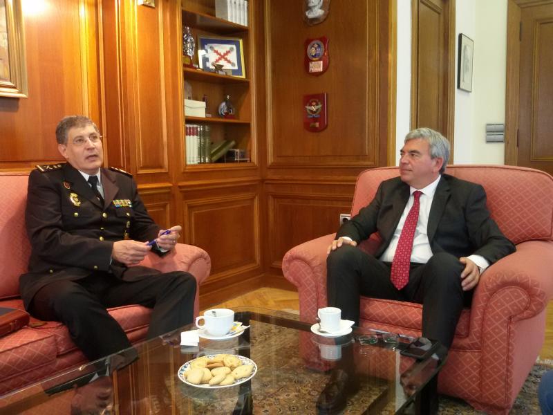 El delegado del Gobierno se reúne con el nuevo jefe superior de Policía de Asturias

