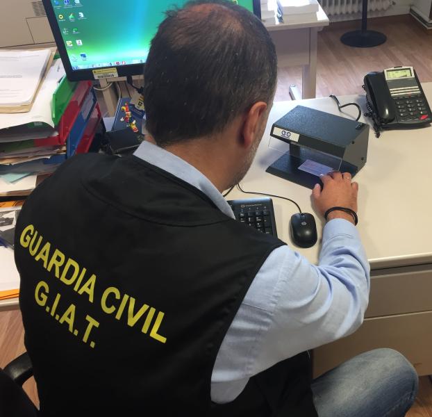 Investigados dos ciudadanos rumanos por suplantación de identidad durante el examen teórico para la obtención del permiso de conducción 