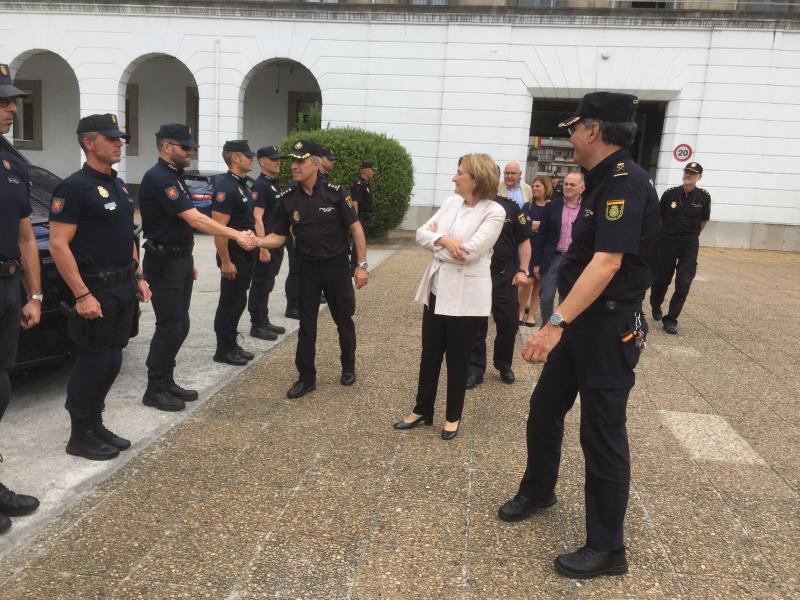 La Delegada del Gobierno, durante su visita al Complejo Policial de Buenavista
