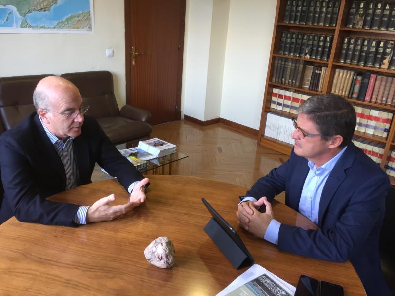 Reunión con el Presidente del Colegio de Veterinarios de Asturias en la Delegación del Gobierno 