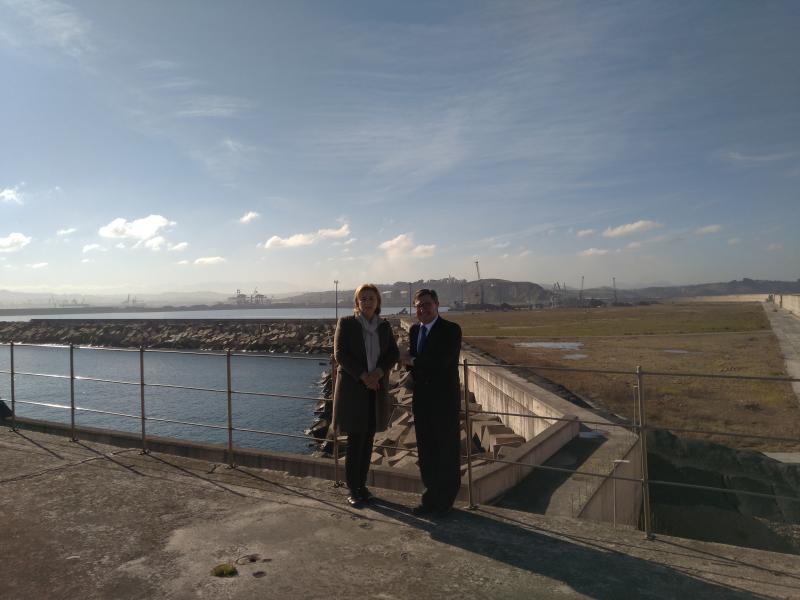 La Delegada del Gobierno, junto al Presidente de la Autoridad Portuaria de Gijón