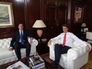 El delegado del Gobierno en Canarias recibe al cónsul de Argentina