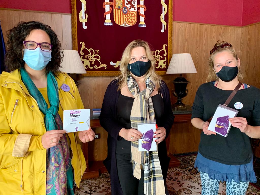La Dirección Insular en La Palma distribuye mascarillas para sensibilizar sobre la lucha contra la Violencia de Género