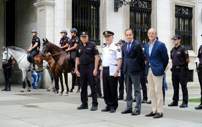 El delegado del Gobierno presenta el refuerzo de la Policía Nacional para los meses de verano en Santander