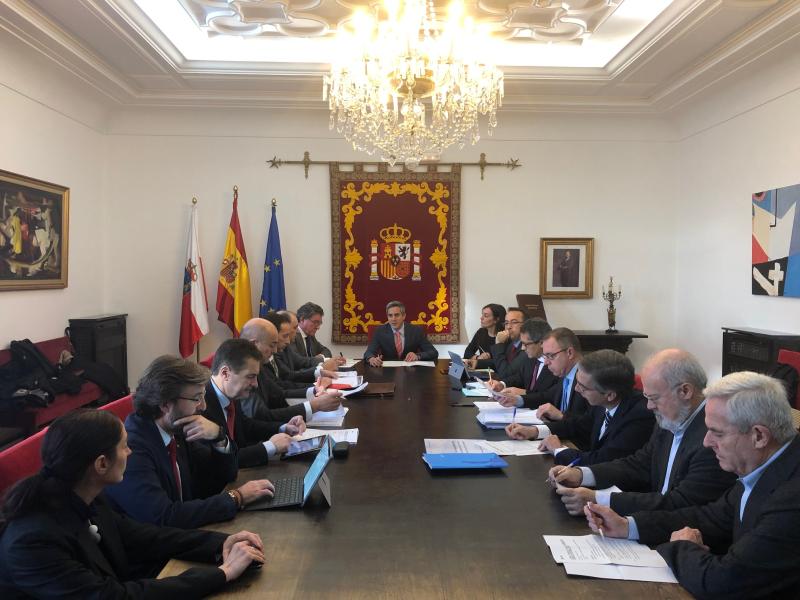 Las comisiones para el seguimiento de los convenios de las integraciones del ferrocarril en Santander y Torrelavega se reúnen en la Delegación del Gobierno
