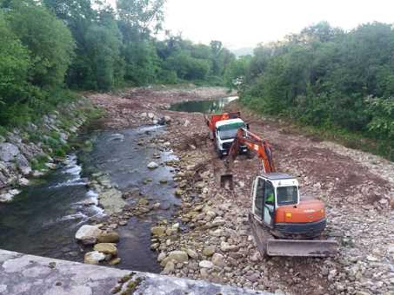 Trabajos de conservación, mantenimiento 
y reparación de daños en el río Bayones
(Ucieda-Ruente)
