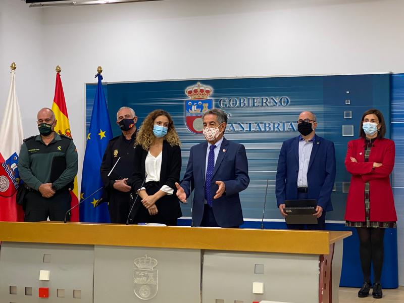 Quiñones y Revilla aseguran que todos los efectivos de la Guardia Civil vigilan el cumplimiento del cierre perimetral de Cantabria