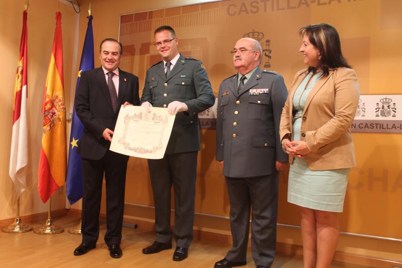 Gregorio preside el acto de entrega de la Cruz de Plata de la Orden del Mérito Civil
