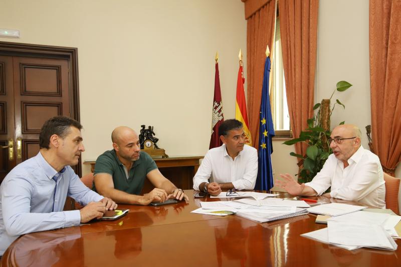 El delegado del Gobierno en Castilla-La Mancha se compromete a impulsar la II Fase de Sustitución de Bombeos de la Mancha Oriental 