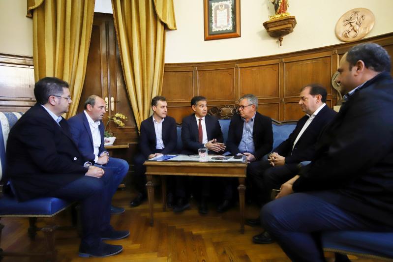 González Ramos anuncia que el tren híbrido tendrá parada en Hellín en el primer trimestre de 2019