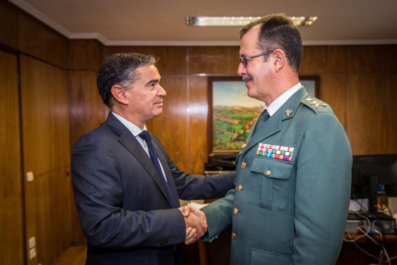 Manuel González Ramos felicita por su ascenso a General de Brigada al Coronel Luis Francisco Rodríguez