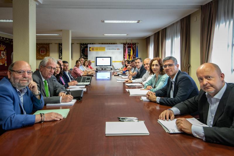 El delegado del Gobierno de España en Castilla-La Mancha, Francisco Tierraseca, preside la sesión de coordinación ante la campaña de incendios forestales