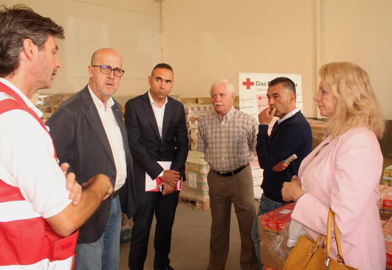 El subdelegado del Gobierno en la provincia de Albacete, Miguel Juan Espinosa, ha visitado el almacén del "Programa 2019 de Ayuda Alimentaria a Personas más Desfavorecidas"