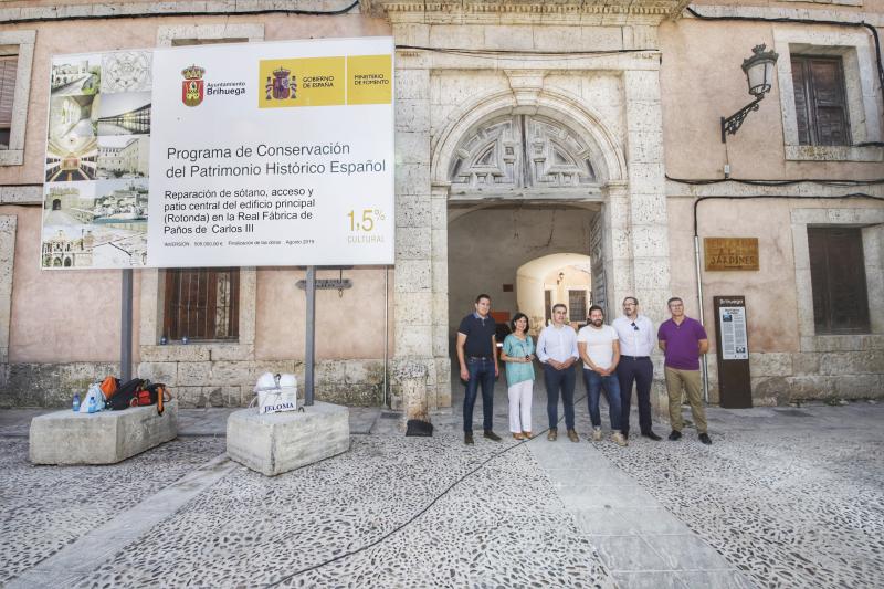 Francisco Tierraseca visita las obras que se llevan a cabo en la Real Fábrica de Paños de Carlos III, financiadas por el 1,5% Cultural del Ministerio de Fomento
