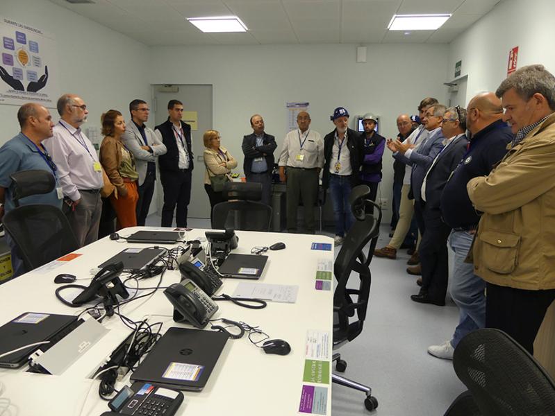 El subdelegado del Gobierno visita la central nuclear de Trillo con voluntarios de la Red Nacional de Radio de Emergencia (REMER)
