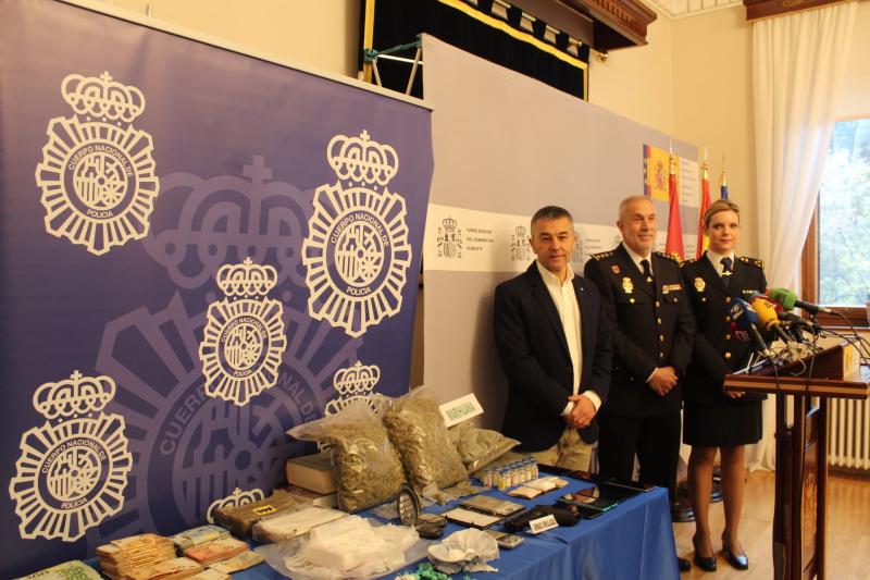 El subdelegado del Gobierno de España en la provincia de Albacete y el comisario provincial han informado de la operación llevada a cabo por la Policía Nacional de Albacete que ha desarticulado una red de distribución de cocaína