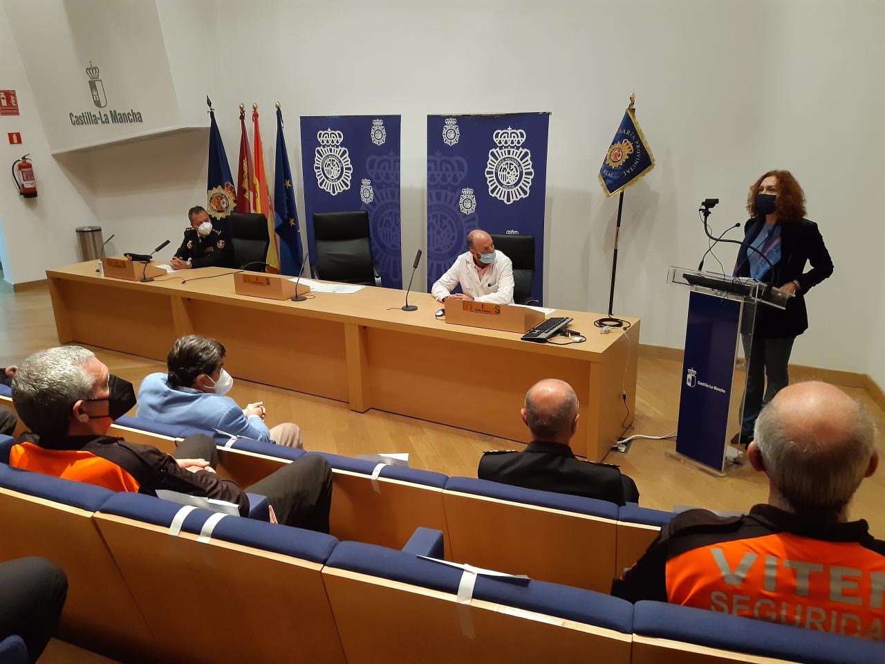 La subdelegada del Gobierno de España en la provincia de Ciudad Real ha presidido la entrega de las menciones honorificas a personal de seguridad privada en el ámbito sanitario