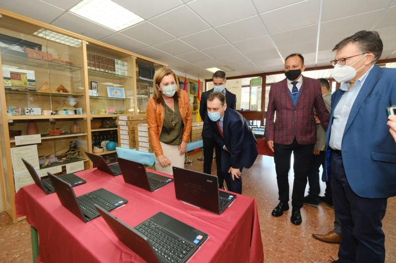 Comienza la entrega de los más de 18.000 dispositivos de ‘Educa en Digital’ a los alumnos vulnerables de Castilla-La Mancha