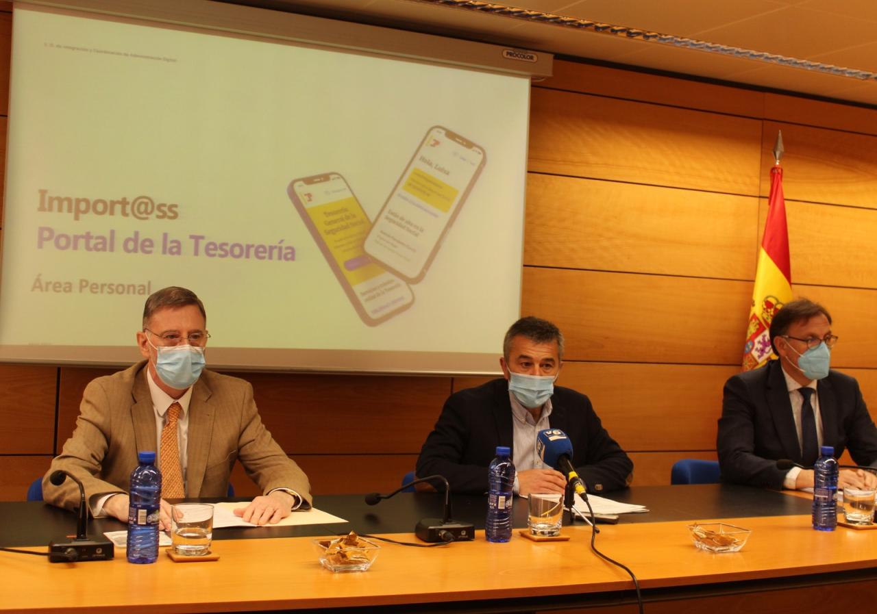 El subdelegado del Gobierno en Albacete y el director provincial de la Tesorería de la Seguridad Social presentan el nuevo portal de atención ciudadana 'Import@ss'