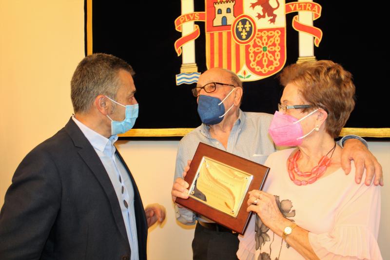 Albacete, primera provincia española en conceder una placa de buen conductor tras una renuncia voluntaria a conducir por la edad
