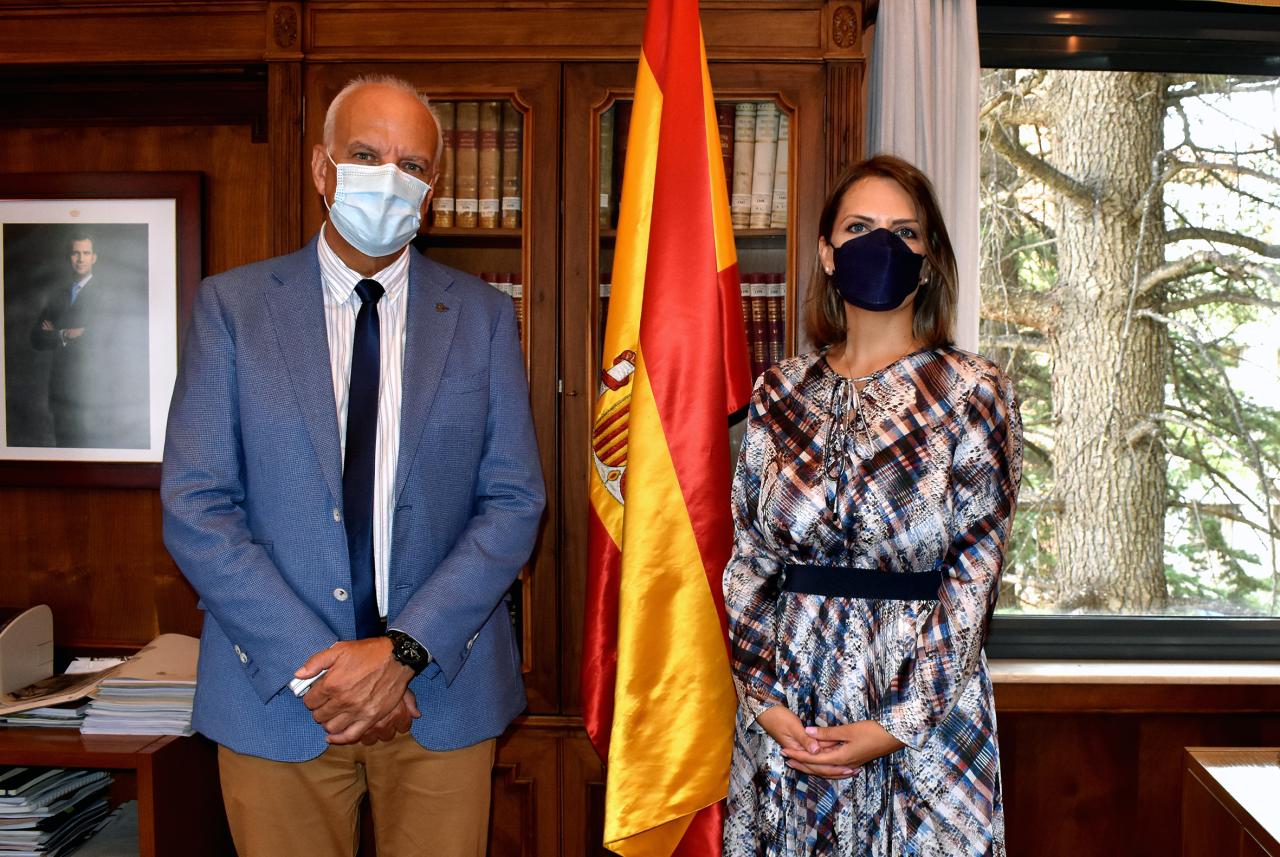 El subdelegado del Gobierno de España en la provincia de Cuenca recibe la visita institucional de la cónsul de Rumanía para Castilla-La Mancha