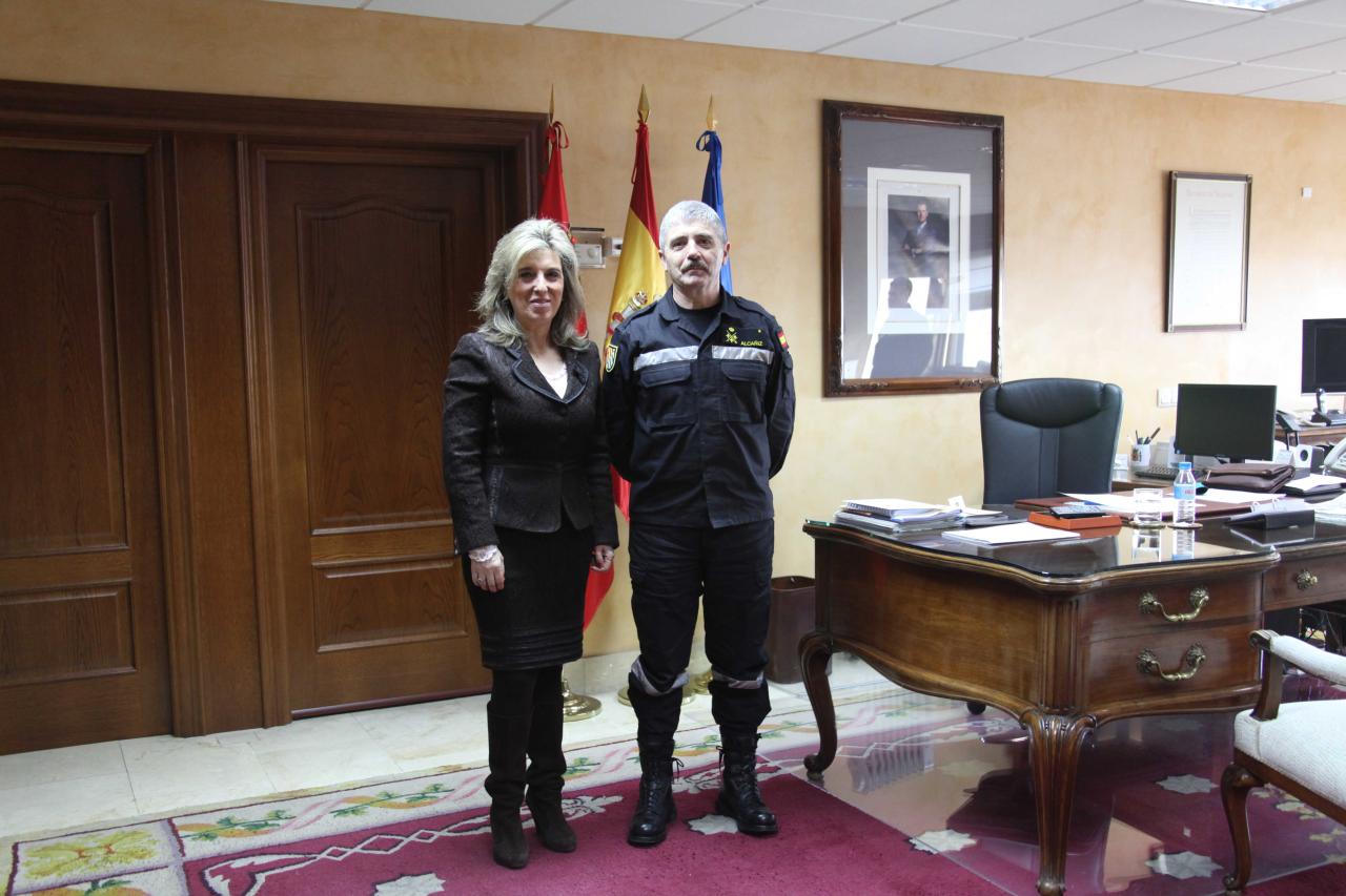 La delegada del Gobierno en Castilla y León recibe al general jefe de la Unidad Militar de Emergencias (UME) de España