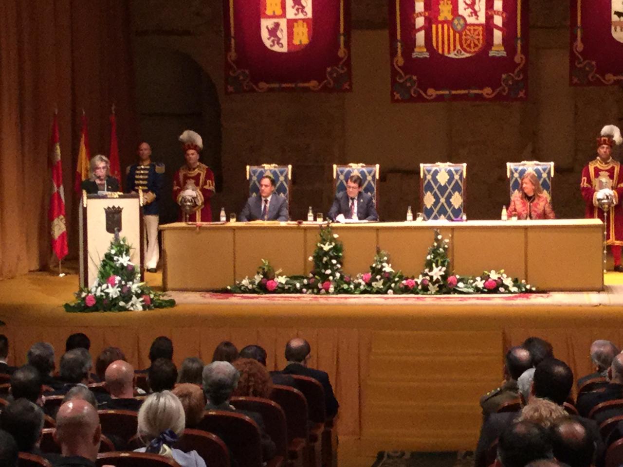 La delegada del Gobierno en Castilla y León ha participado en el acto de entrega de Medallas de Oro de la Ciudad de Salamanca a la Comisaría Provincial de Policía Nacional y a la Comandancia de la Guardia Civil 