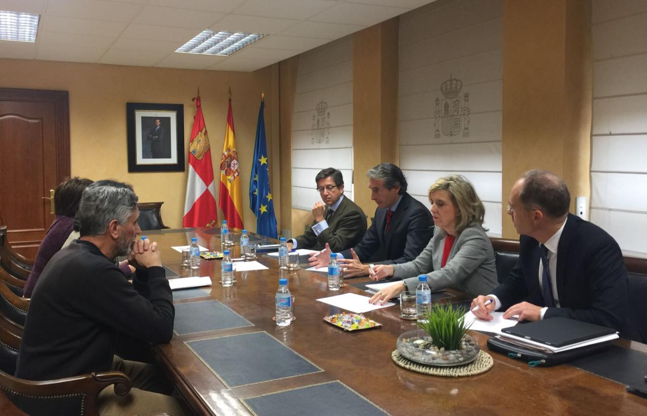 Reunión del ministro de Fomento con representantes de los barrios de La Pilarica y Belén, de Valladolid