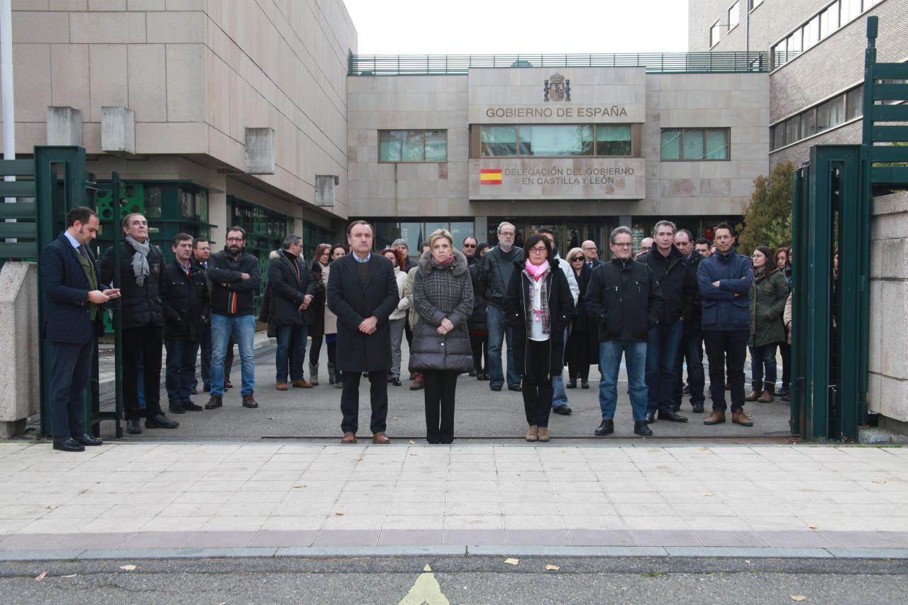 Minuto de silencio en la Delegación del Gobierno en Castilla y León por el atentado de ayer en el mercadillo navideño de Berlín
