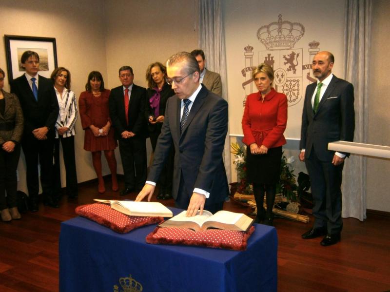 La delegada del Gobierno en Castilla y León preside el acto de toma de posesión del nuevo subdelegado en Burgos, Roberto Saiz Alonso