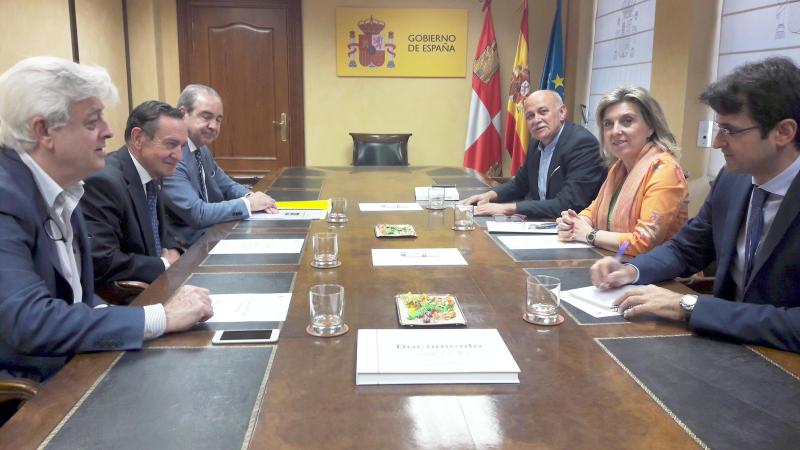 La delegada del Gobierno en Castilla y León recoge la iniciativa socioeconómica Zamora 10, que trasladará al Ejecutivo nacional 