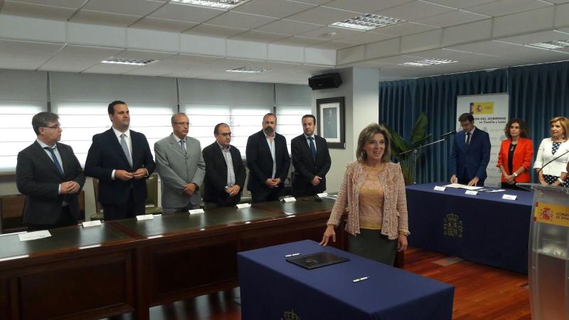 La delegada del Gobierno en Castilla y León firma con los alcaldes de seis municipios de la región la incorporación de sus Policías Municipales al Sistema de Seguimiento Integral en casos de Violencia de Género (VioGén), que hoy cumple diez años