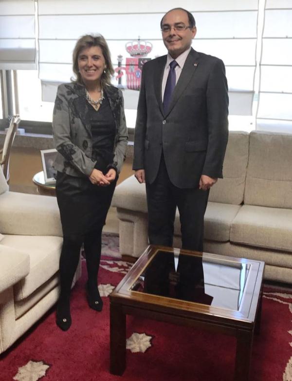 La Delegada del Gobierno en Castilla y León recibe al embajador de Paraguay en España