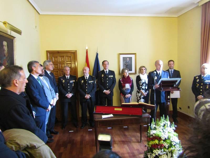 La delegada del Gobierno en Castilla y León preside el acto de toma de posesión de Emilio Pérez Castelani como comisario jefe provincial de la Policía Nacional en Ávila