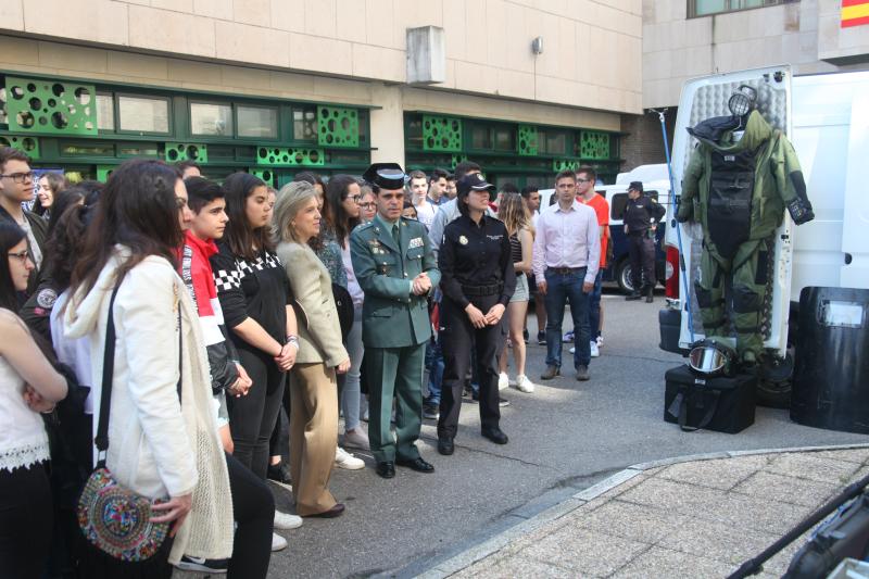 Alumnos de Bachillerato del IES ‘Ribera de Castilla’, de Valladolid, han participado en la primera jornada de puertas abiertas de la Semana de la Administración Abierta, en la Delegación del Gobierno en Castilla y León
