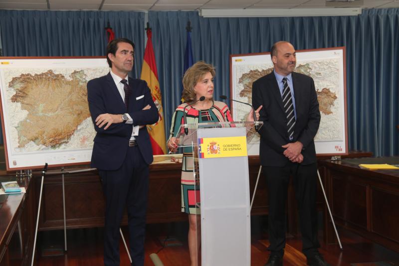 La delegada del Gobierno y el consejero de Fomento y Medio Ambiente presentan la nueva edición del mapa autonómico de Castilla y León